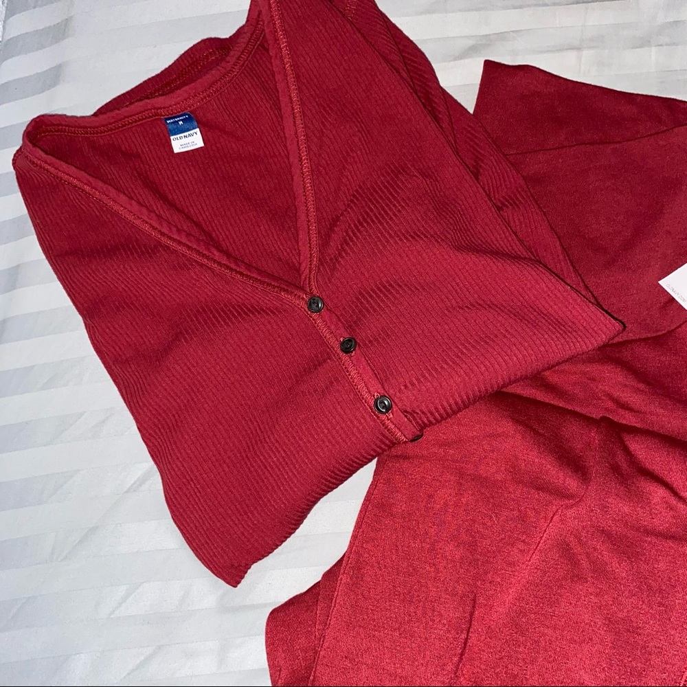 2 sets of maternity clothes